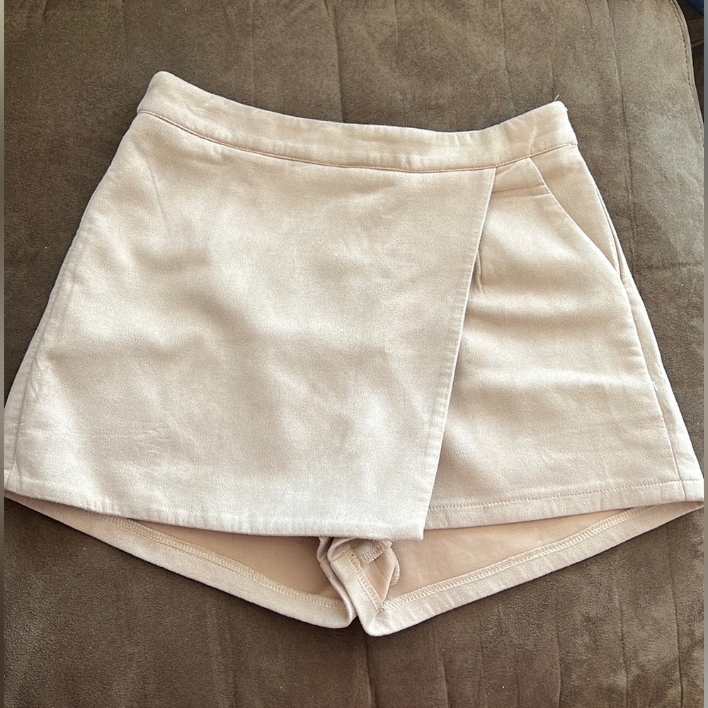 Missguided Size 4 Suede Cream Tan Shorts / Skort - good/great condition
